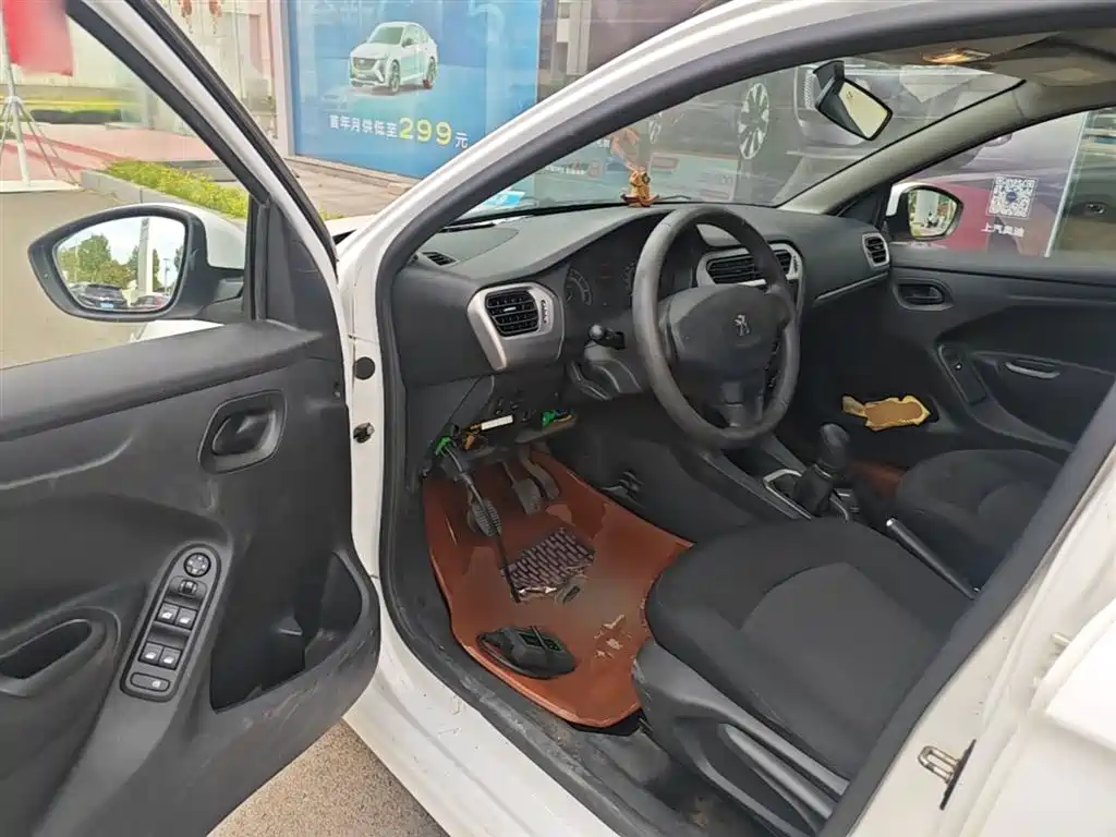 Peugeot 301 2014 1.6L Manual Comfort Edition фото 16