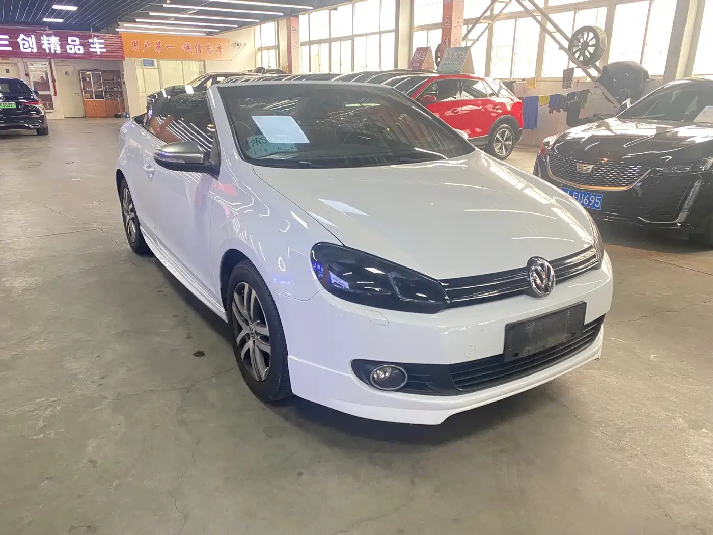 Volkswagen Golf (Import) 2012 1.4TSI Luxury Convertible Edition фото 3