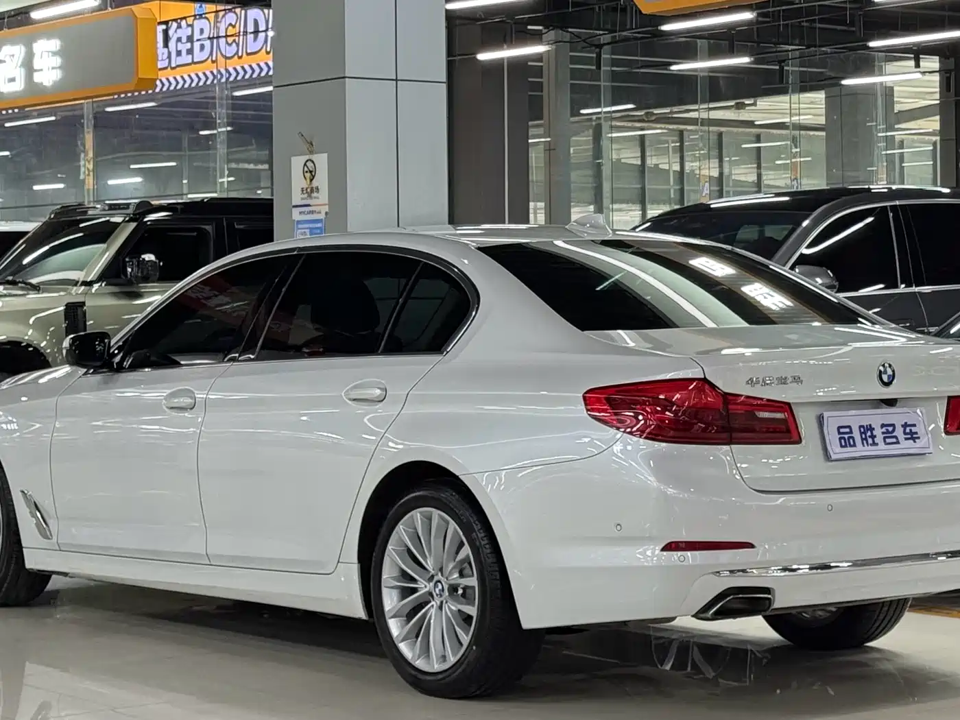 BMW 5 Series 2020 525Li Luxury Package фото 4
