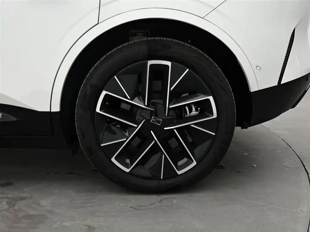 Avatr 11 2025 Ultra Extended Range Edition фото 9