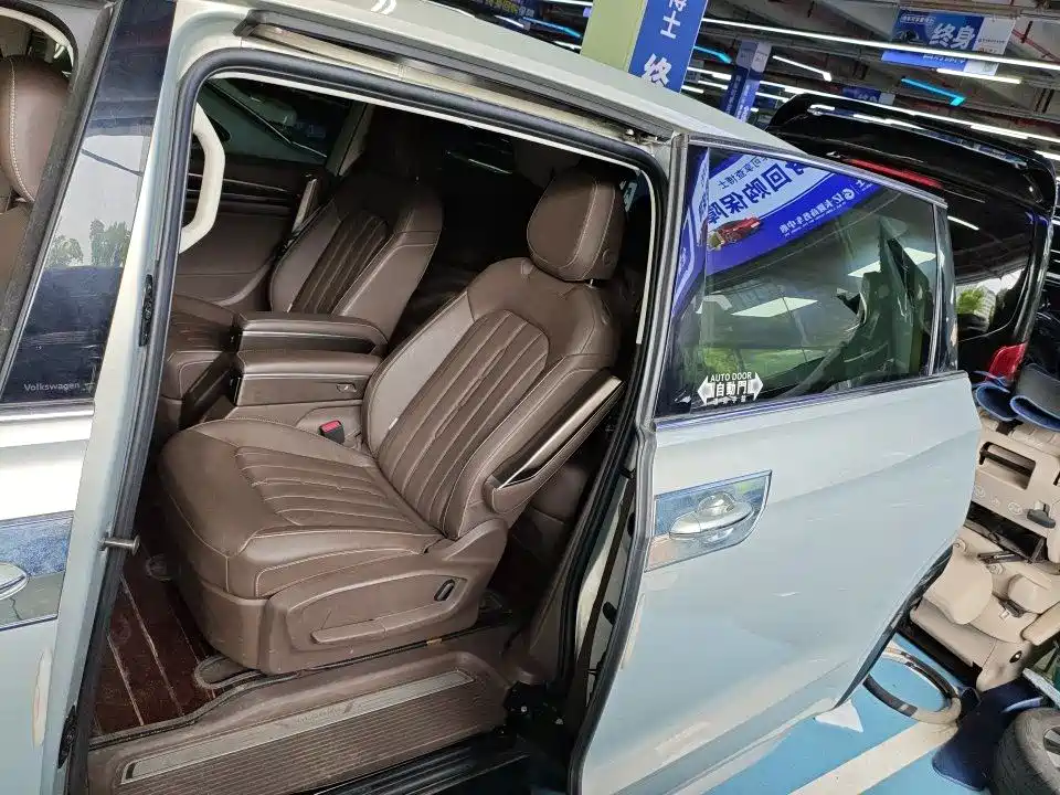 Volkswagen Viloran 2020 330TSI Luxury Edition фото 5