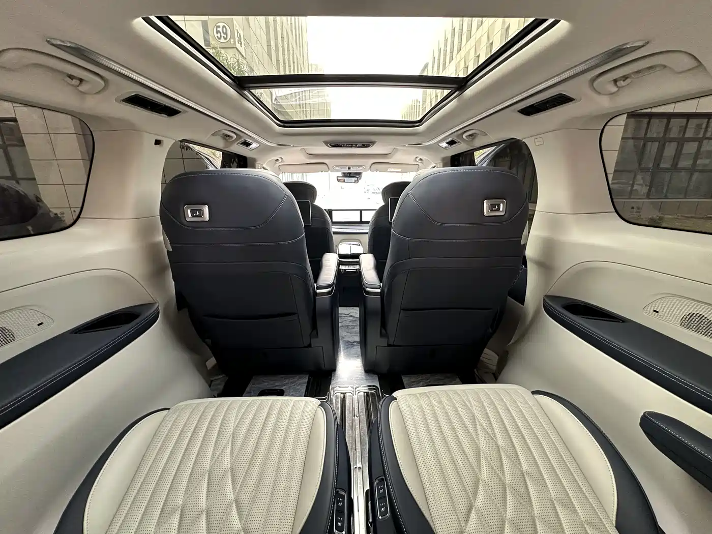 SAIC Maxus Maxus G90 2023 2.0T Interstellar Flagship Edition фото 20