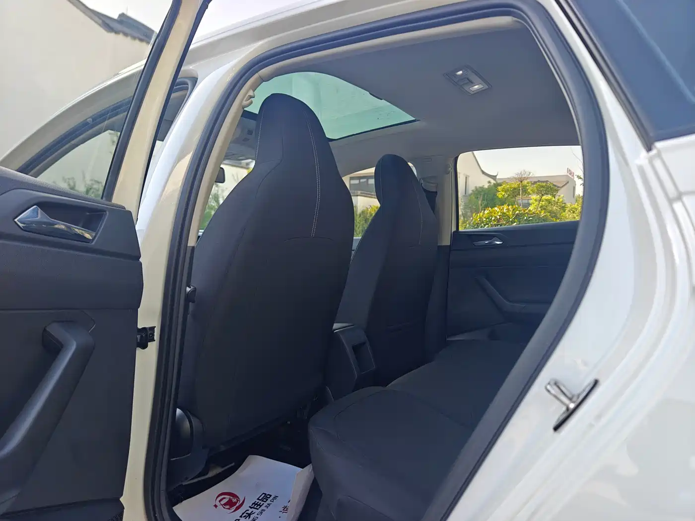 Volkswagen Polo 2019 Plus 1.5L Automatic Panorama Enjoyment Edition фото 20