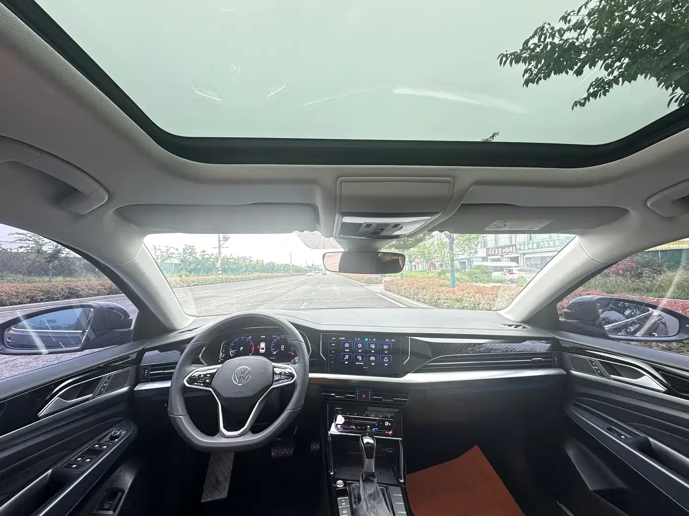 Volkswagen Passat 2024 380TSI Starlight Dragon Glory Edition фото 5
