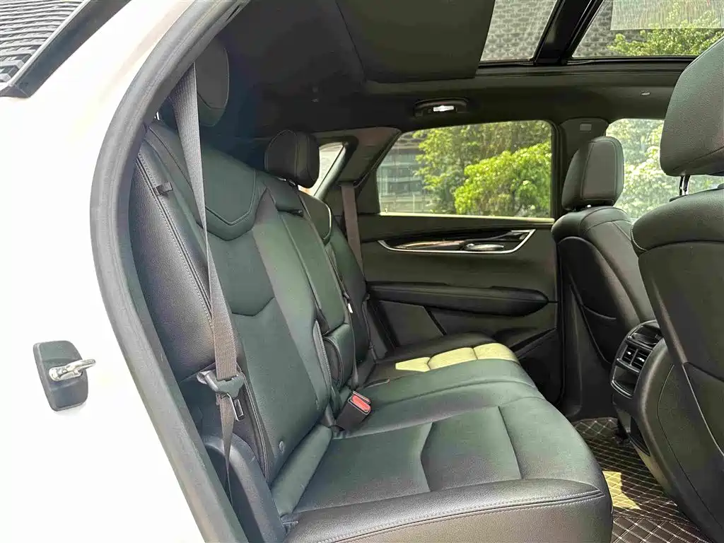 Photo 20 - Cadillac XT5