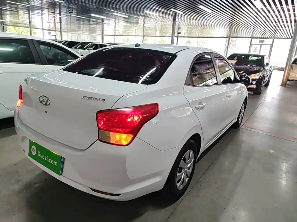 Фото 7 - Hyundai Verna