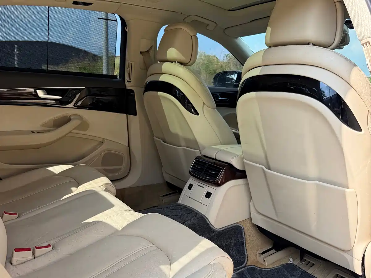 Фото 9 - Audi A8