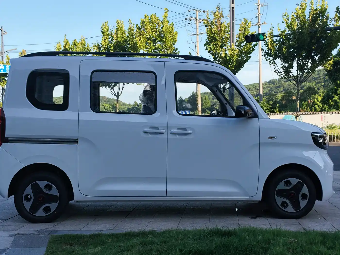 Wuling Motors Wuling Zhiguang NEV 2026 2025 Model 305km Base Version