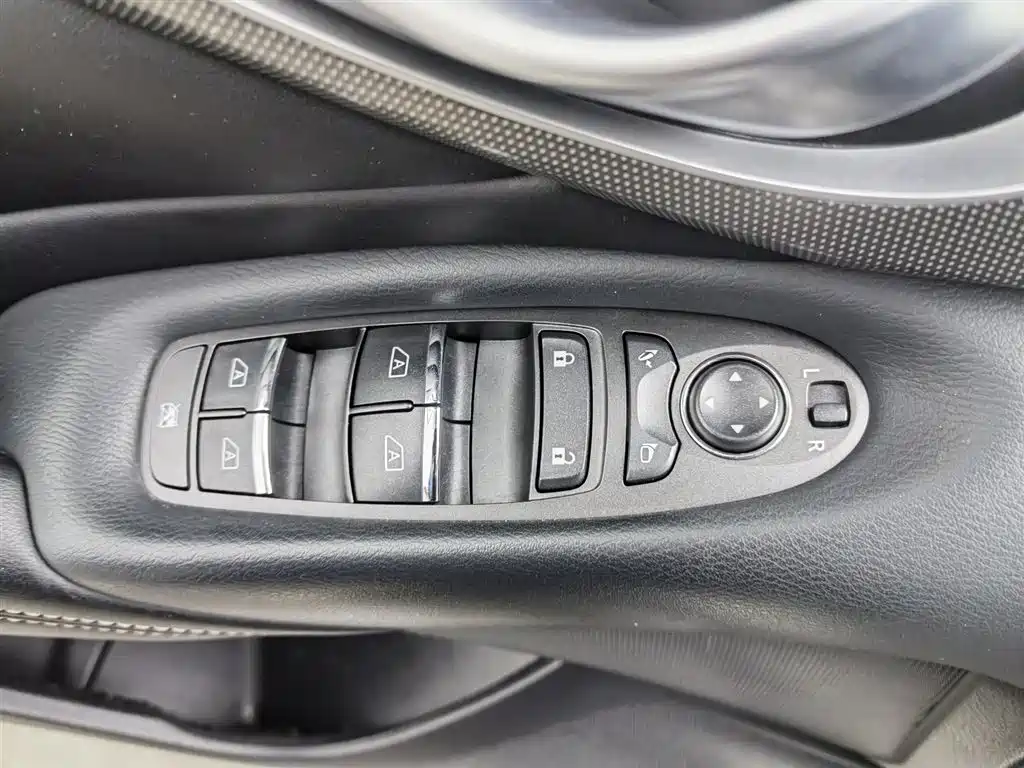 Infiniti Q50L 2015 2.0T Enjoyment Edition фото 9