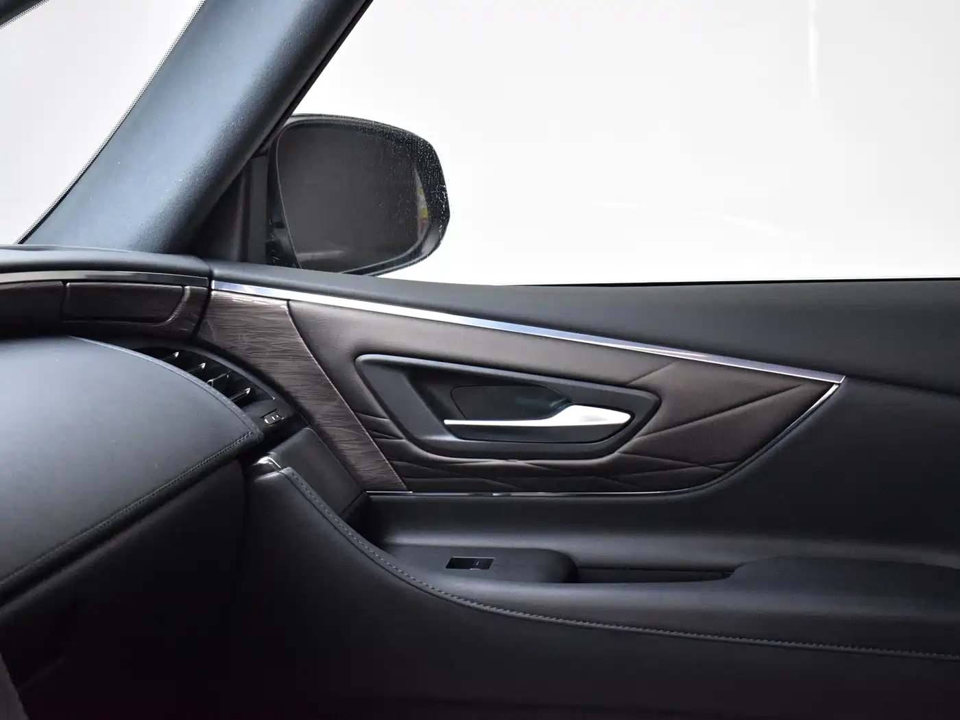 Toyota Vellfire 2024 Crown Hybrid 2.5L Executive Premium Edition фото 13