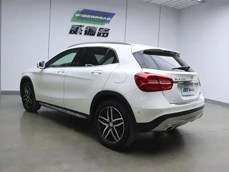 Mercedes-Benz GLA 2016 GLA 220 4MATIC Fashion фото 6