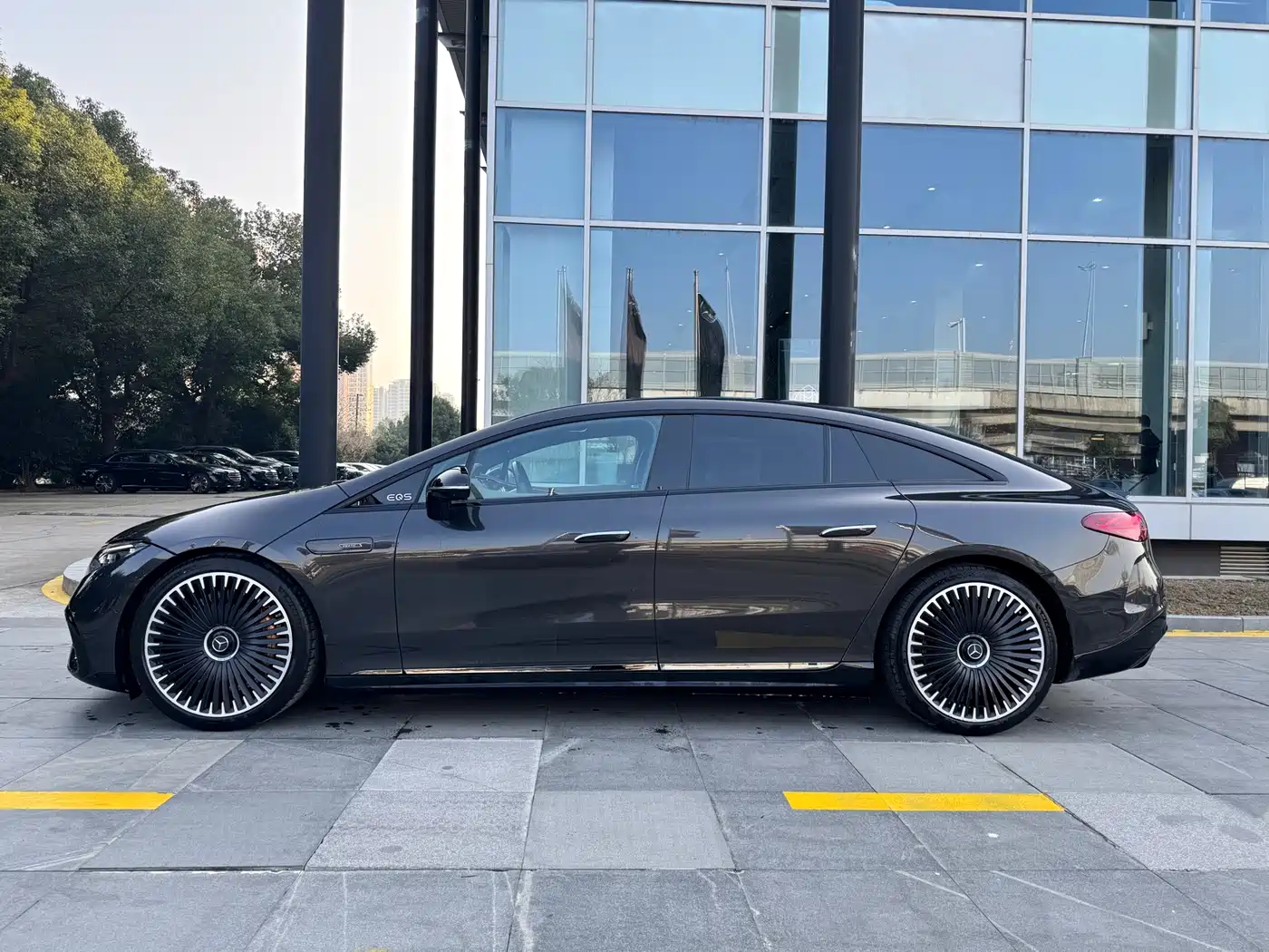 MERCEDES-BENZ EQS AMG