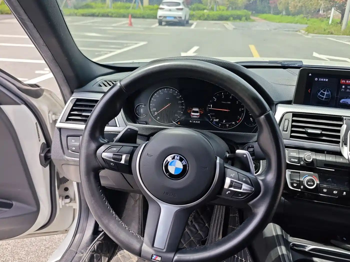 BMW 3 Series 2019 320i M Sport Black Night Edition фото 11