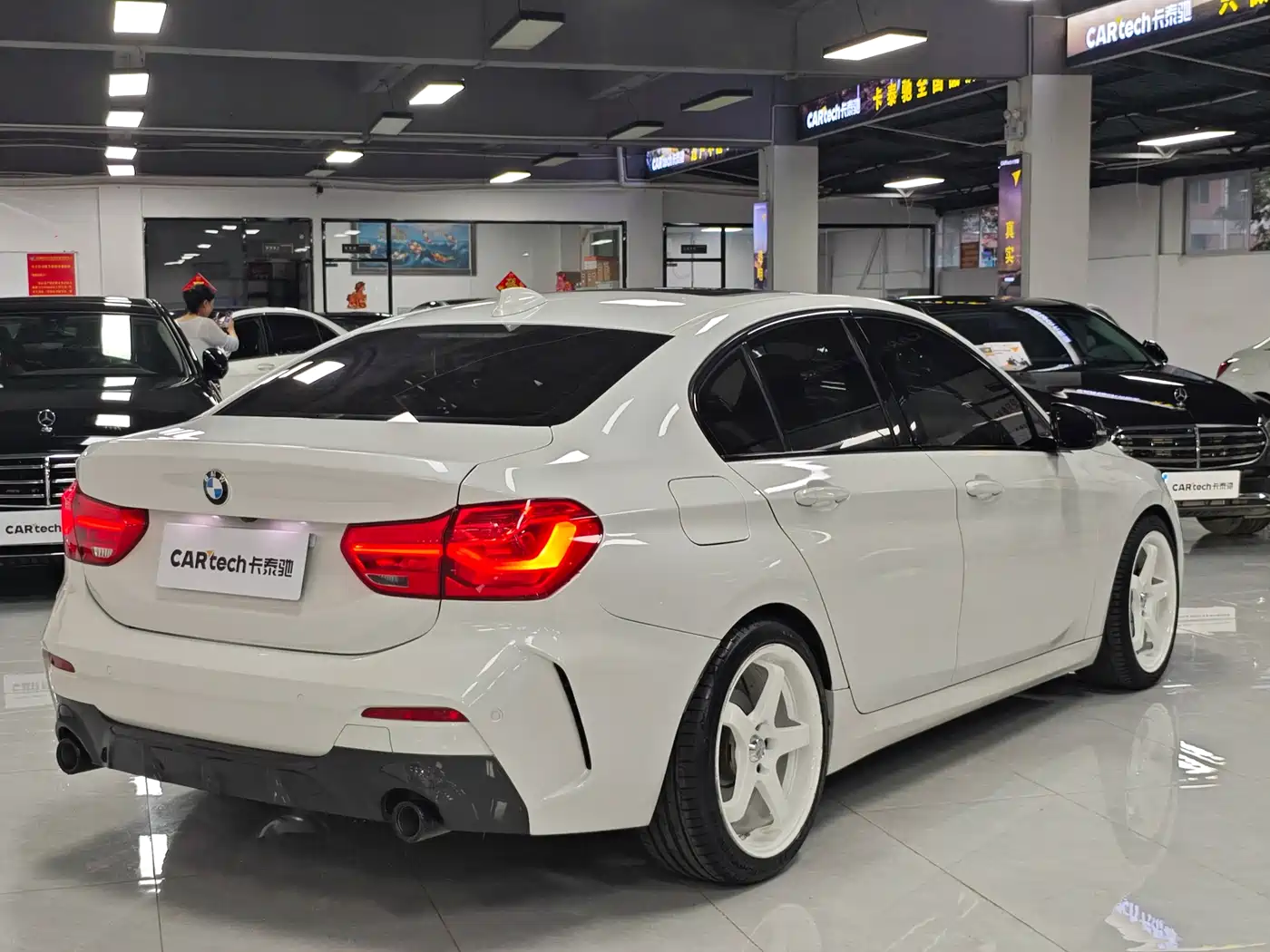 BMW 1 Series 2021 125i M Sport Black Night Edition фото 7