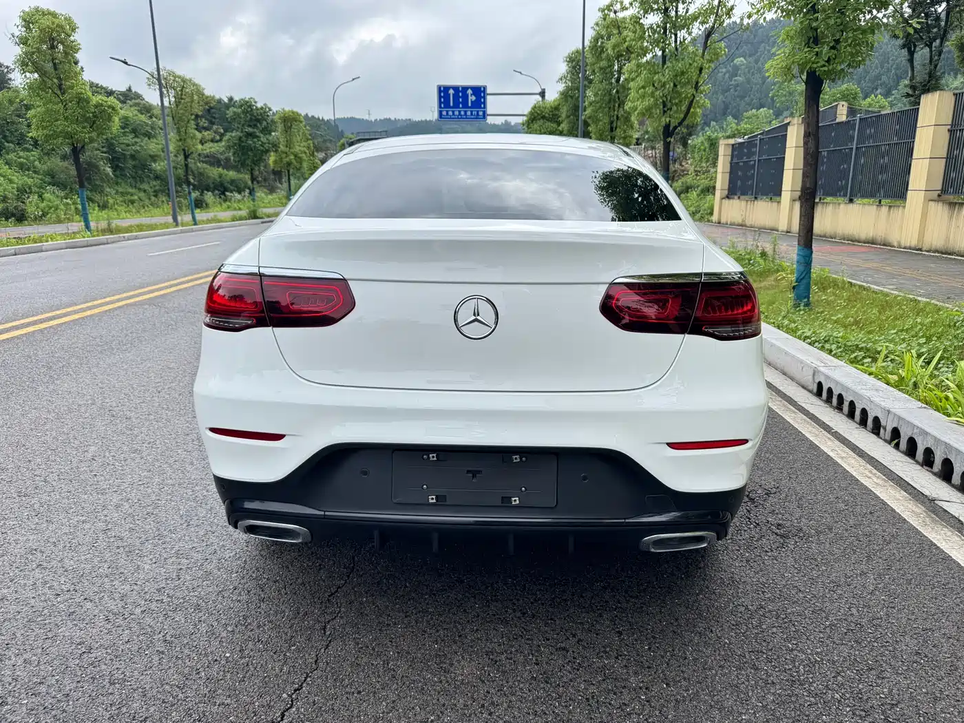 Mercedes-Benz GLC Coupe 2023 GLC 300 4MATIC Coupe SUV Luxury Edition фото 9