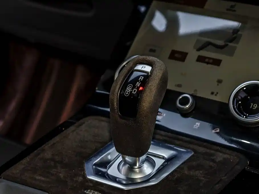 Land Rover Range Rover Evoque 2023 Range Rover Evoque L 249PS Corinthian Bronze Special Edition фото 23