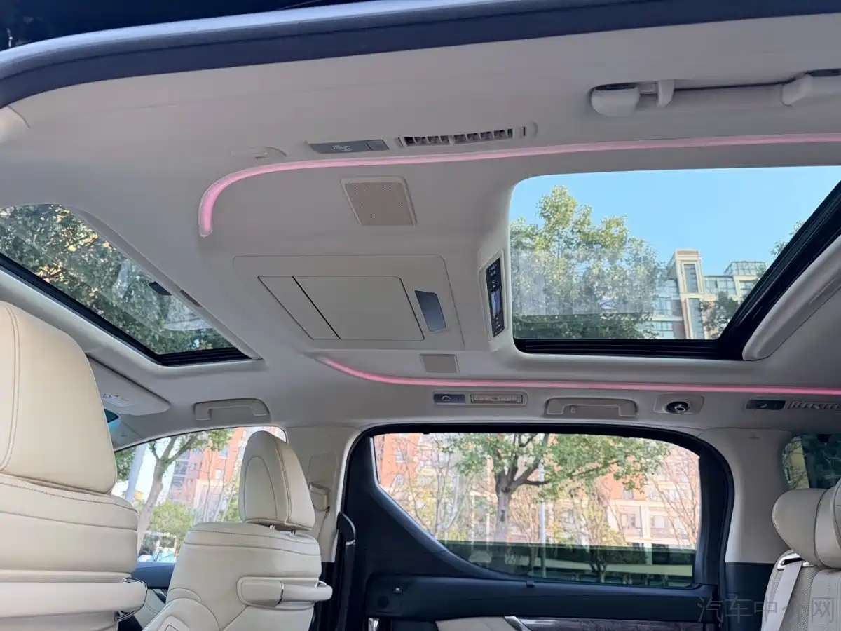 Toyota Vellfire 2019 Hybrid 2.5L HV Premium Edition фото 10