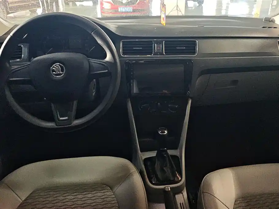 Škoda Rapid 2016 1.6L Automatic Pioneer Edition фото 12