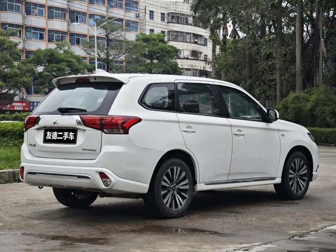 Mitsubishi Outlander 2021 2.0L FWD Comfort Edition 5-seater фото 4