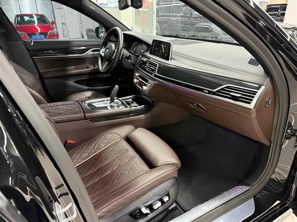 BMW 7 Series 2019 Facelift 740Li Leading M Sport Package фото 18