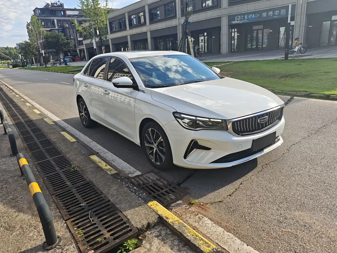 Фото 1 - Geely Emgrand