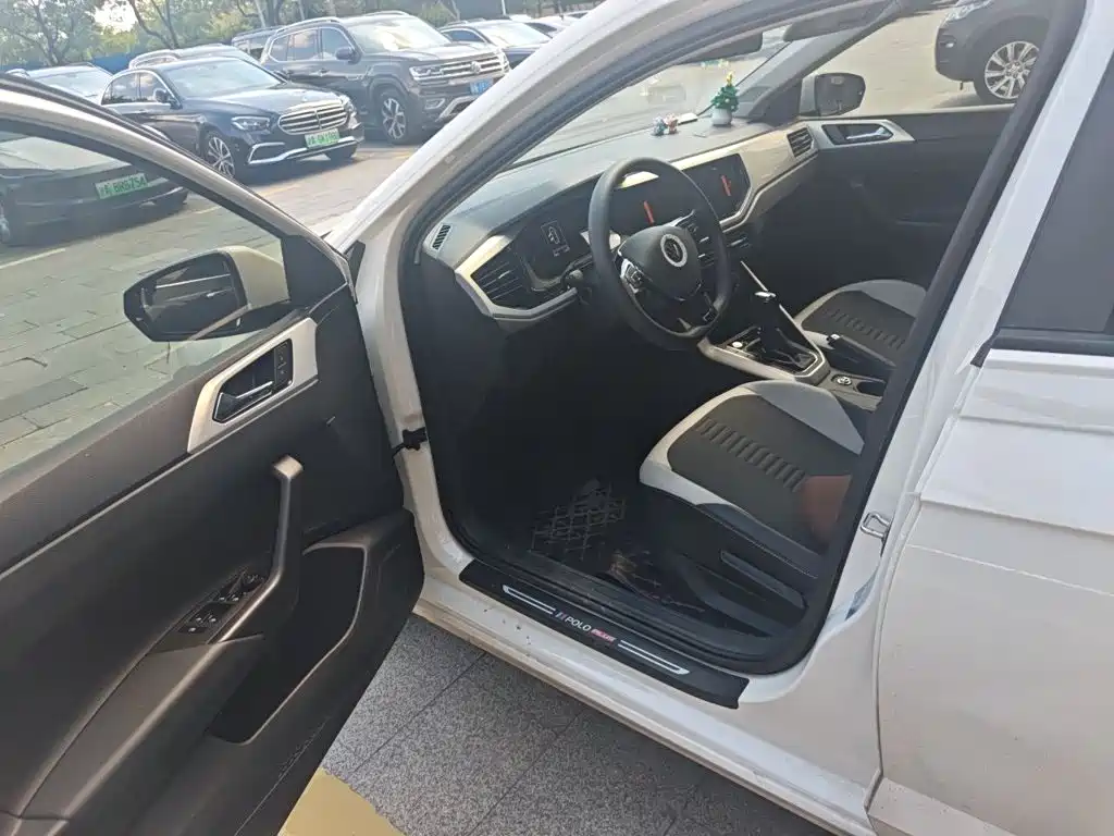 Volkswagen Polo 2022 2021 Plus 1.5L Automatic Colorful Tech Edition