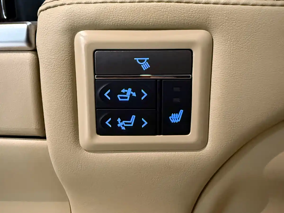 Toyota Alphard 2021 Hybrid 2.5L Luxury фото 18