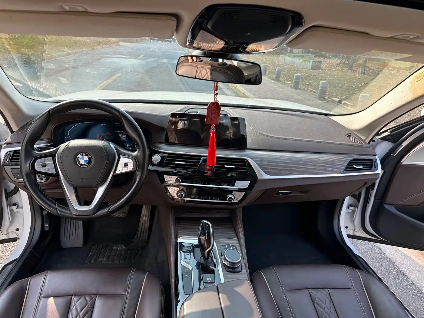 BMW 5 Series New Energy 2020 530Le Luxury Package фото 5