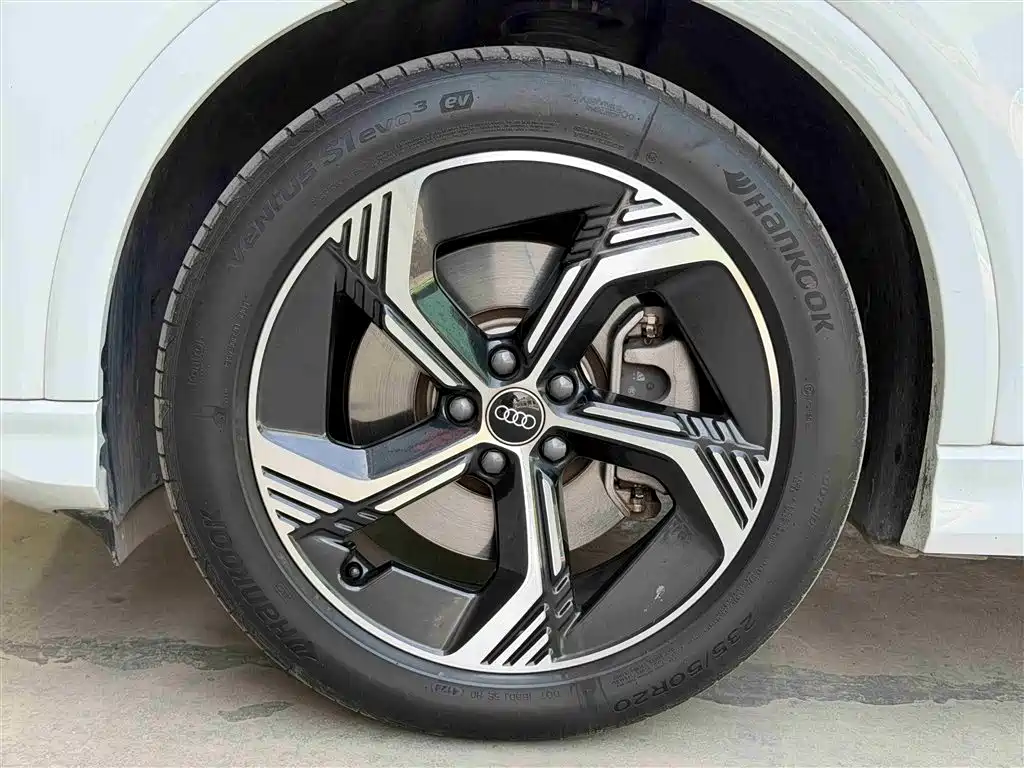 Audi Q4 e-tron 2024 40 e-tron Creation Edition фото 14
