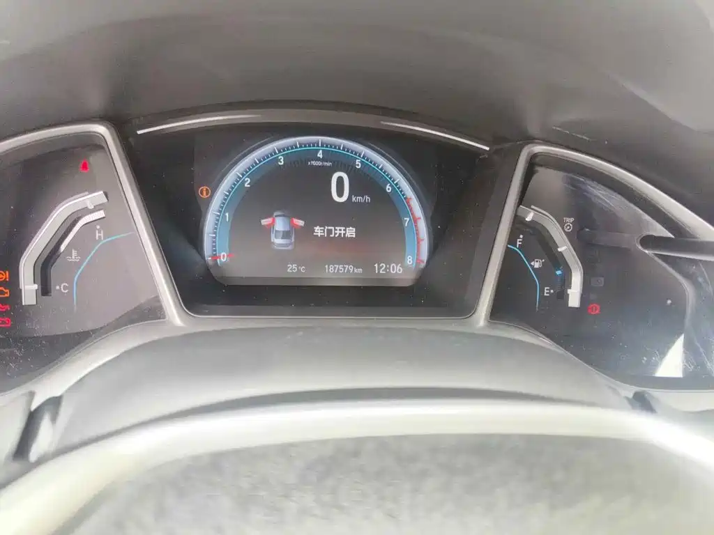 Фото 4 - Honda Civic