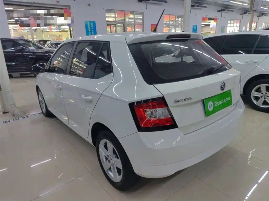 Škoda Fabia 2017 1.4L Auto Car Enjoy Edition фото 5
