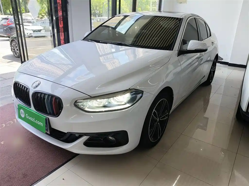 BMW 1 Series 2017 118i Sport фото 3