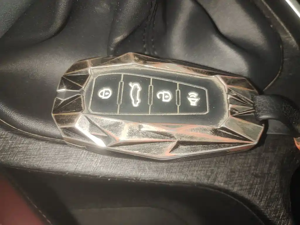 Фото 9 - Geely Coolray