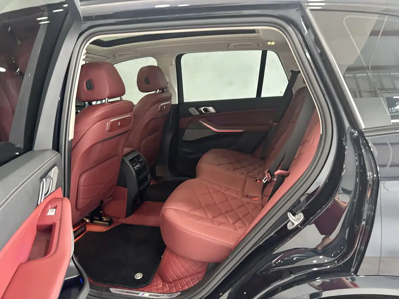 BMW X5 2025 Model xDrive 30Li Exclusive M Sport Blackout Package фото 23