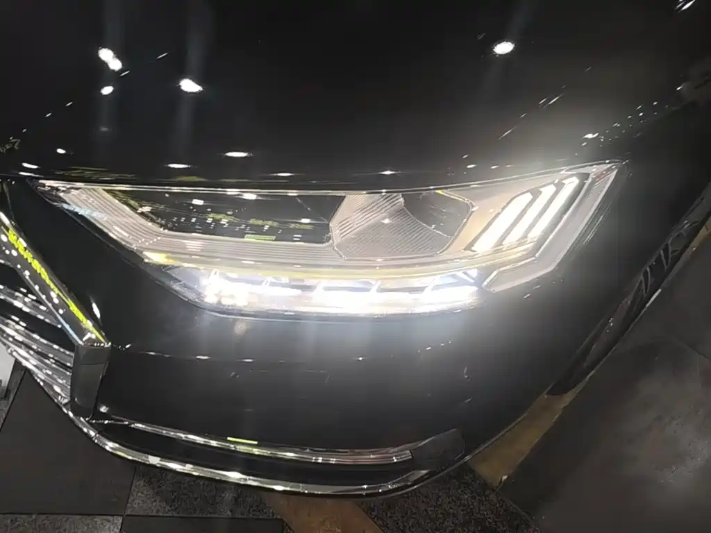 Фото 24 - Audi A8