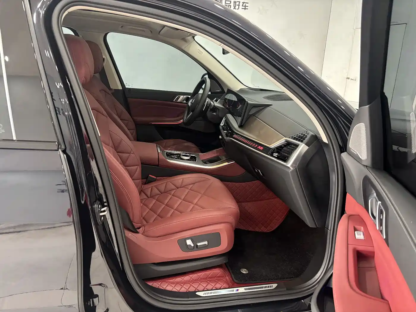 BMW X5 2025 Model xDrive 30Li Exclusive M Sport Blackout Package фото 28
