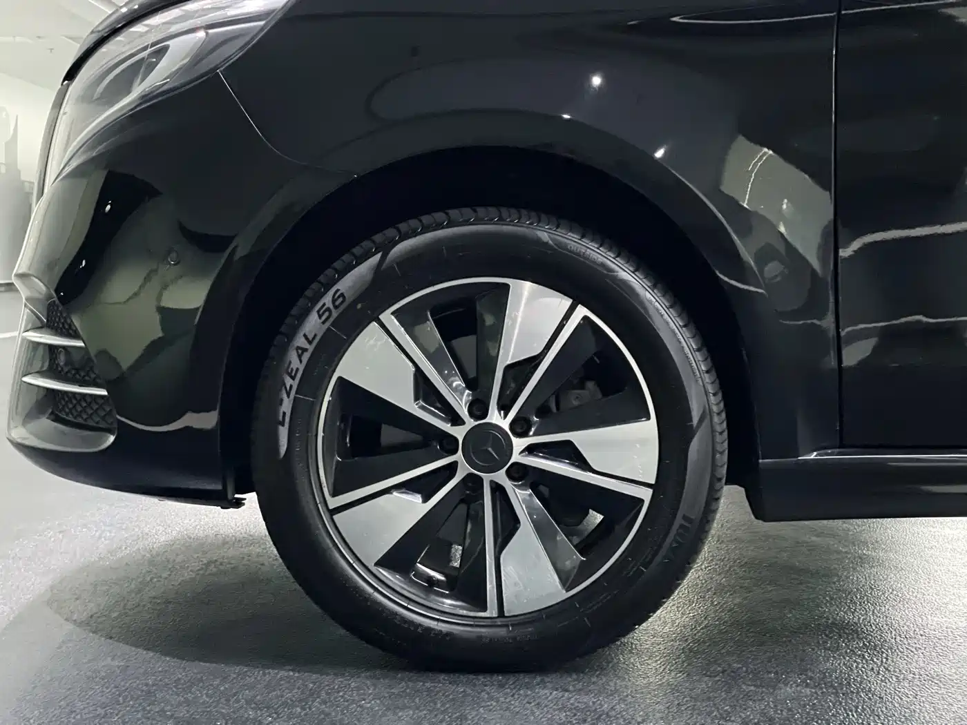 Mercedes-Benz V-Class 2020 Model V 260 L Long Wheelbase Luxury фото 15