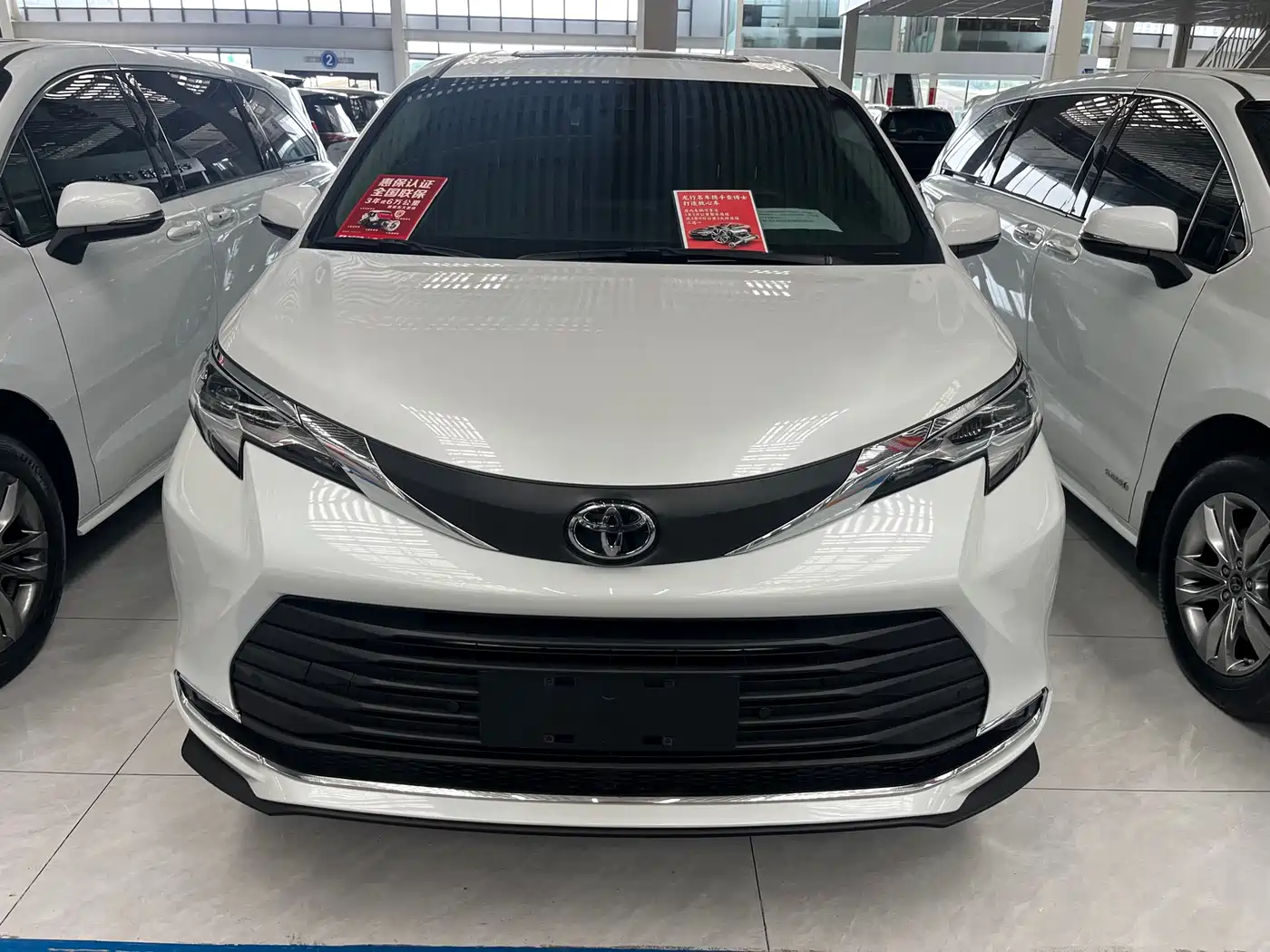 Toyota Sienna 2024 2.5L Hybrid Comfort Edition фото 2