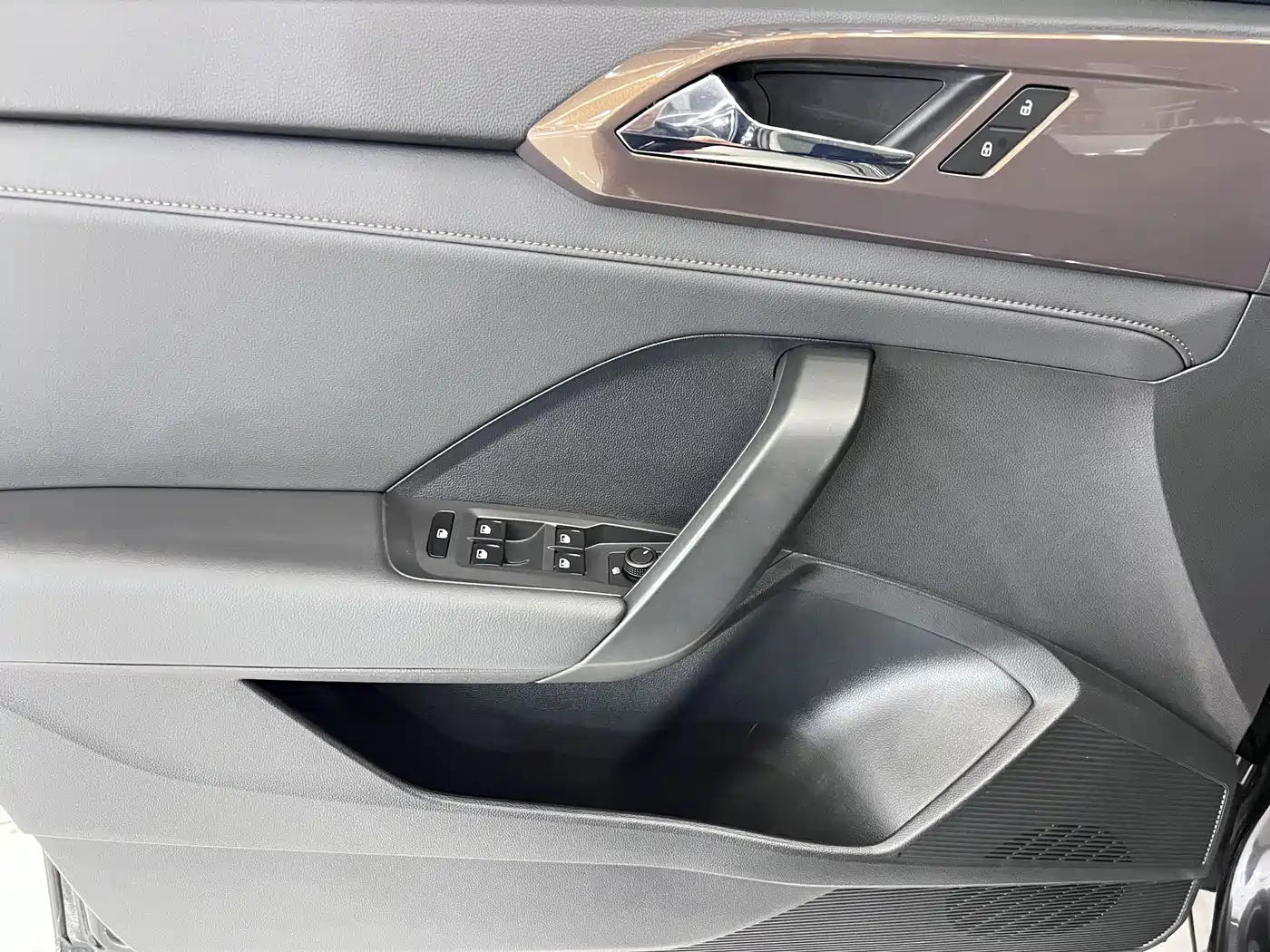 Volkswagen Tharu 2022 280TSI FWD Luxury Edition фото 8