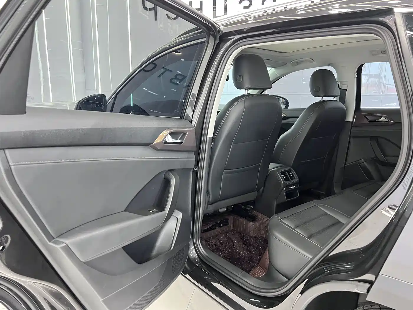 Volkswagen Tharu 2022 280TSI FWD Luxury Edition фото 13