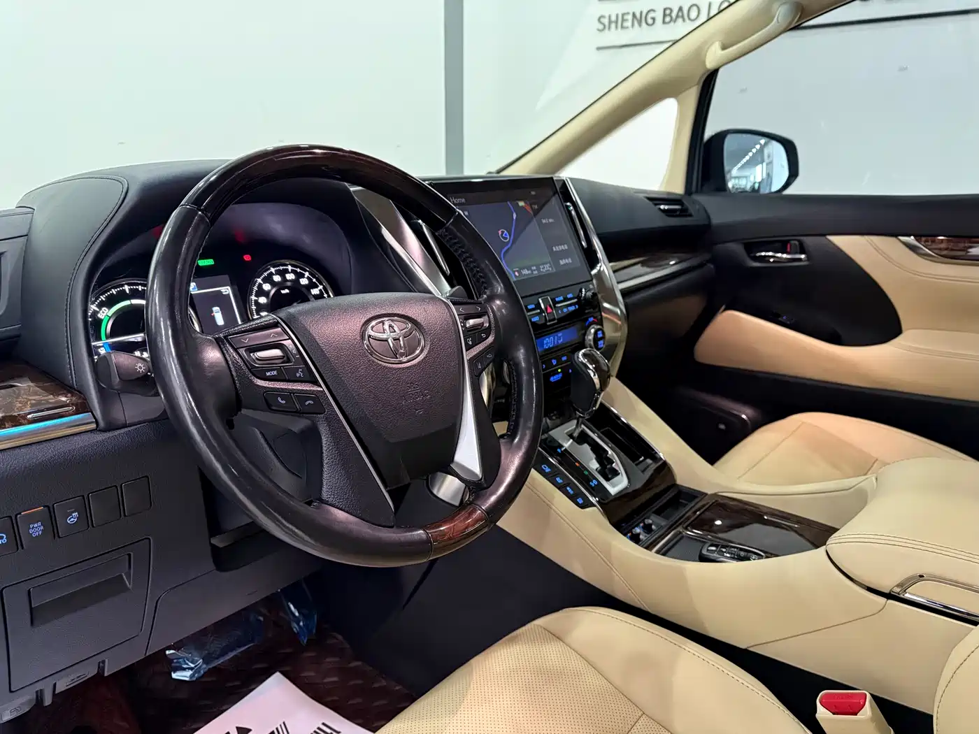 Toyota Alphard 2021 Hybrid 2.5L Luxury фото 10