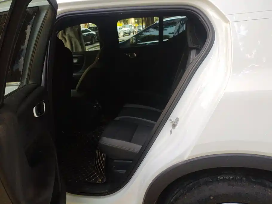 Volvo XC40 2022 2023 B3 Zhiyuan Luxury Edition