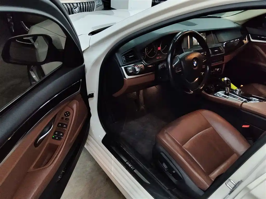BMW 5 Series 2017 525Li Leading Edition фото 12