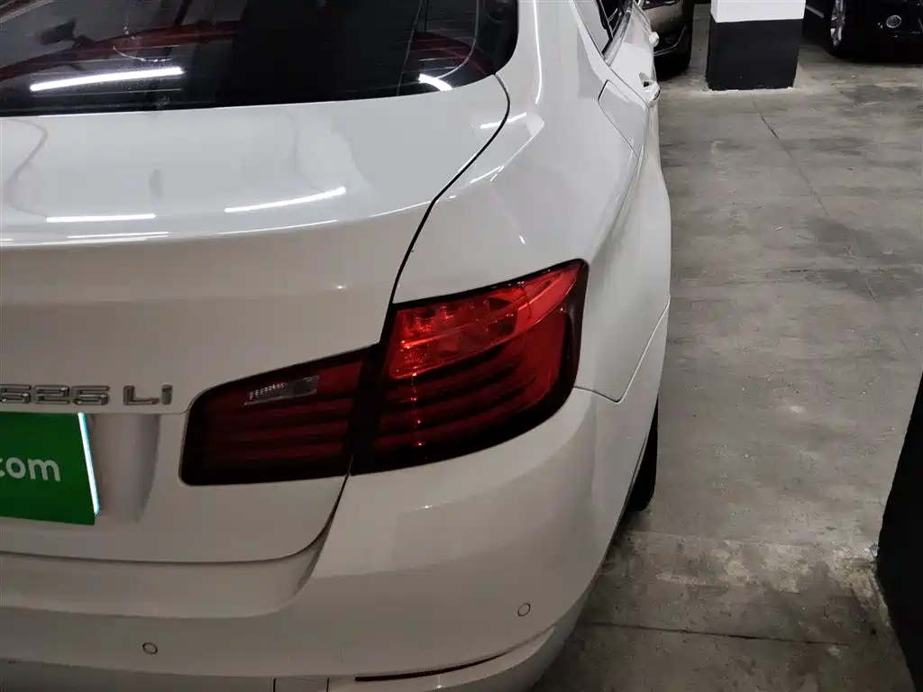 BMW 5 Series 2017 525Li Leading Edition фото 24