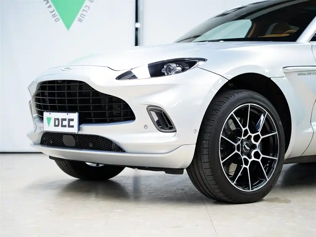 ASTON MARTIN DBX