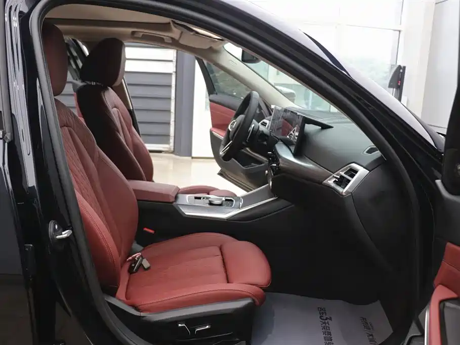 BMW 3 Series 2025 330Li M Sport Night Edition фото 24