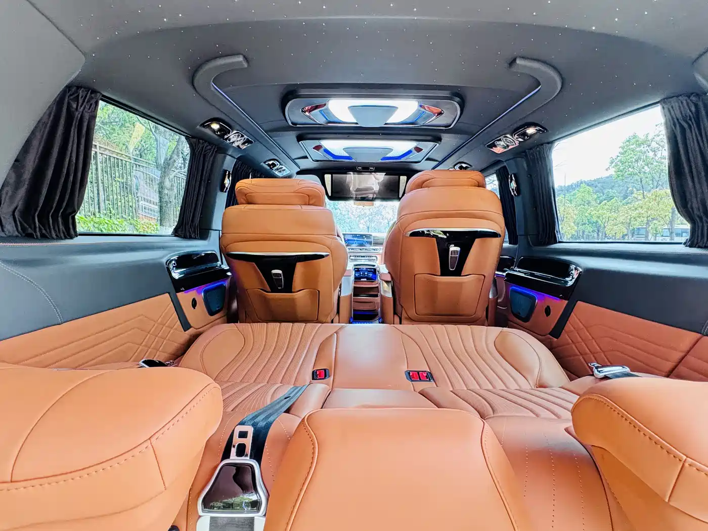 Mercedes-Benz Vito 2024 2.0T Elite Edition 7-Seater фото 12