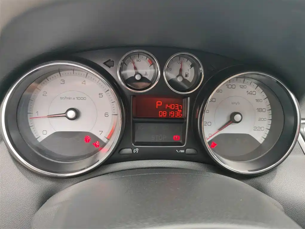 Peugeot 308 2014 Model Joy Edition Classic 1.6L Automatic Superior Style фото 5