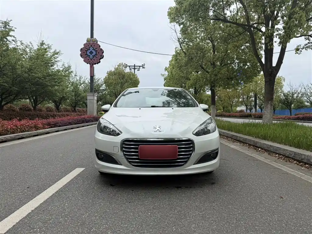 Peugeot 308 2014 Model Joy Edition Classic 1.6L Automatic Superior Style фото 20