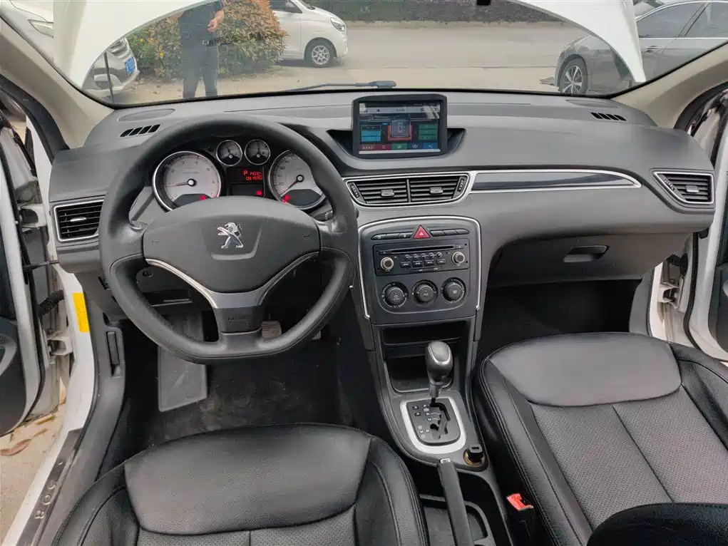 Peugeot 308 2014 Model Joy Edition Classic 1.6L Automatic Superior Style фото 3